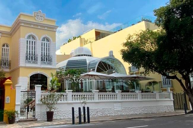 Frente do Hotel Juma Ópera